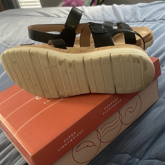 Easy Spirit Ilena Platform Sandals - Picture 2 of 5